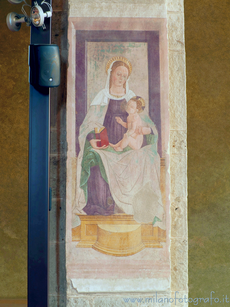Bellusco (Monza e Brianza, Italy) - Nursing Virgin in the Church of Santa Maria Maddalena